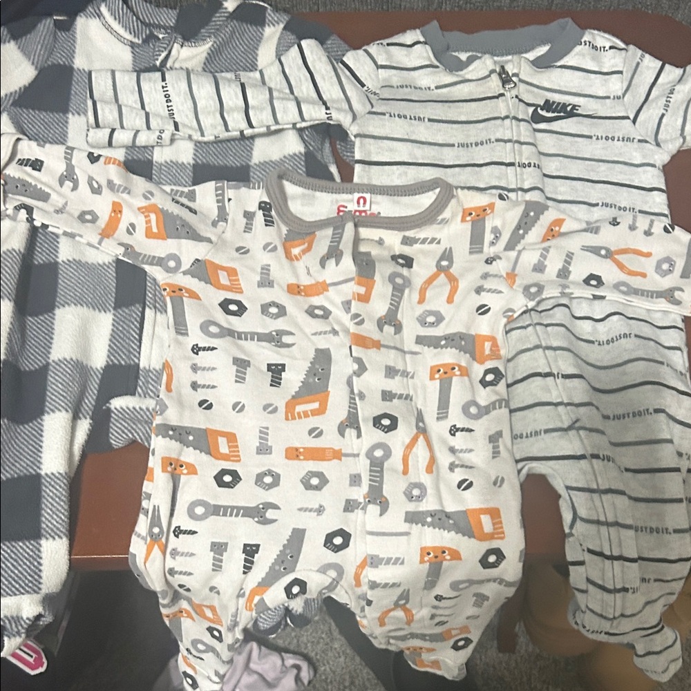 Nike Kids Footie in Gray and White Stripes